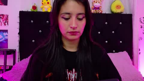 Snapshot of rose_smiley1 chatting on 10.14.25 Rose online show from 10.14.25