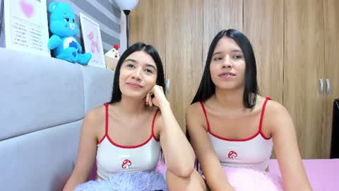 Snapshot of roseandmiah chatting on 07.15.26 Rose y Miah online show from 07.15.26