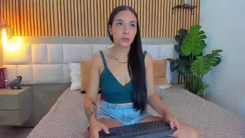 roseaurora online show from 11.01.25