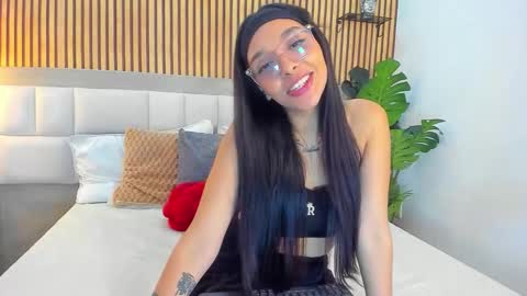 roseaurora online show from 11.14.25