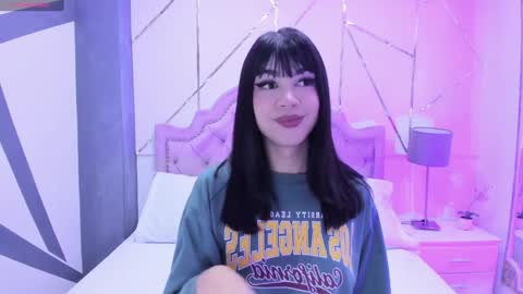 Snapshot of rosecassie chatting on 01.03.25 Rose online show from 01.03.25