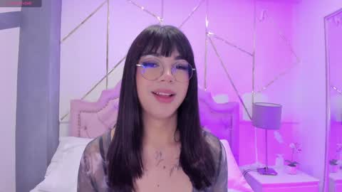 Snapshot of rosecassie chatting on 01.04.25 Rose online show from 01.04.25