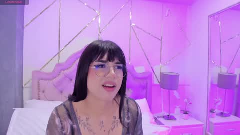 Snapshot of rosecassie chatting on 01.04.25 Rose online show from 01.04.25