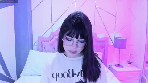 Snapshot of rosecassie chatting on 01.05.25 Rose online show from 01.05.25