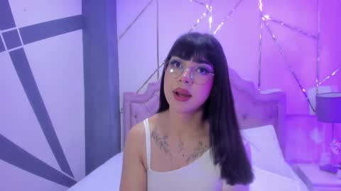 Snapshot of rosecassie chatting on 01.08.25 Rose online show from 01.08.25