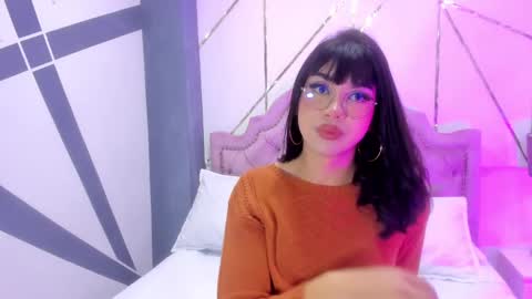 Snapshot of rosecassie chatting on 01.10.25 Rose online show from 01.10.25