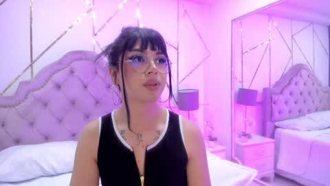 Snapshot of rosecassie chatting on 01.10.25 Rose online show from 01.10.25