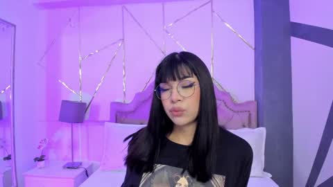 Snapshot of rosecassie chatting on 01.13.25 Rose online show from 01.13.25