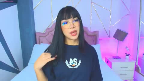 Snapshot of rosecassie chatting on 01.17.25 Rose online show from 01.17.25