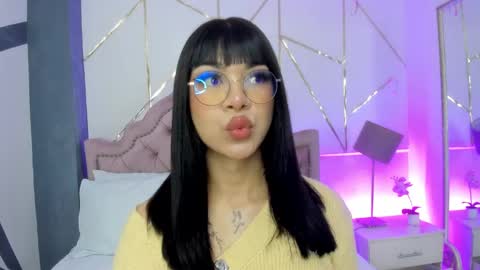 Snapshot of rosecassie chatting on 01.20.25 Rose online show from 01.20.25