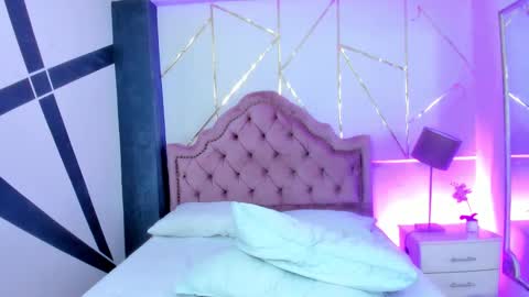 Snapshot of rosecassie chatting on 01.20.25 Rose online show from 01.20.25