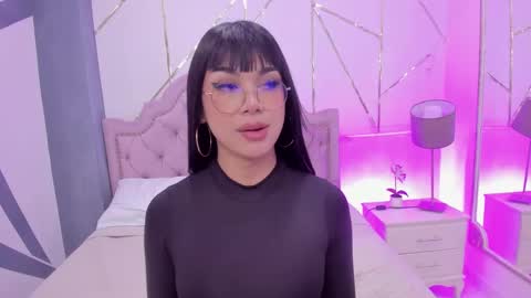 Snapshot of rosecassie chatting on 01.26.25 Rose online show from 01.26.25