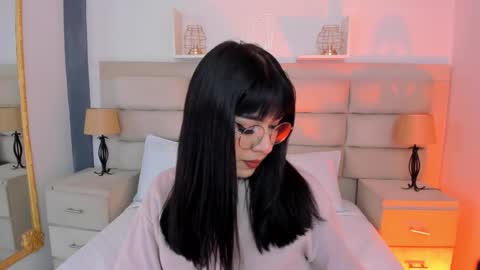 Snapshot of rosecassie chatting on 03.08.25 Rose online show from 03.08.25