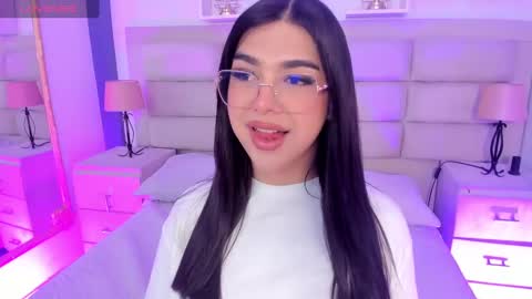 Snapshot of rosecassie chatting on 09.09.25 Rose online show from 09.09.25