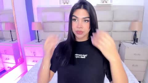 Snapshot of rosecassie chatting on 09.11.25 Rose online show from 09.11.25