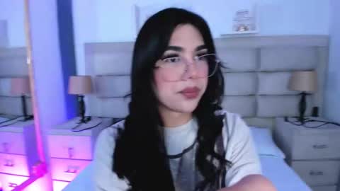 Snapshot of rosecassie chatting on 09.17.25 Rose online show from 09.17.25