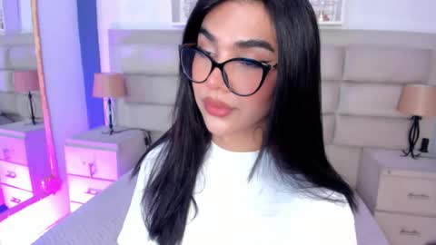 Snapshot of rosecassie chatting on 09.24.25 Rose online show from 09.24.25