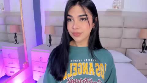 Snapshot of rosecassie chatting on 09.29.25 Rose online show from 09.29.25