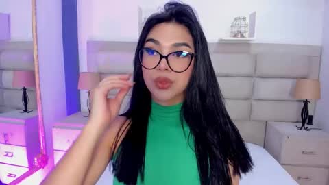 Snapshot of rosecassie chatting on 10.01.25 Rose online show from 10.01.25