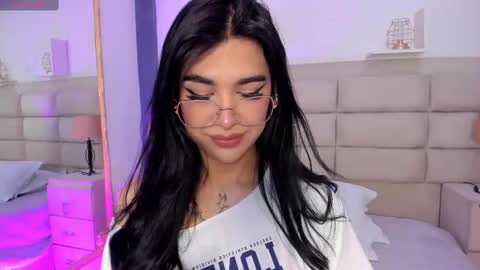 Snapshot of rosecassie chatting on 10.08.25 Rose online show from 10.08.25