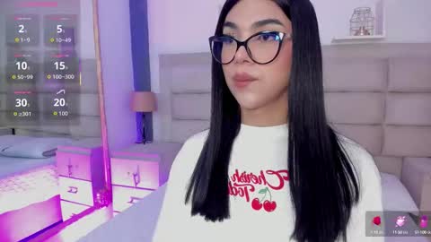 Snapshot of rosecassie chatting on 10.10.25 Rose online show from 10.10.25