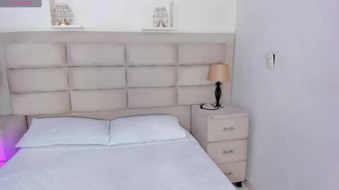 Snapshot of rosecassie chatting on 10.11.25 Rose online show from 10.11.25