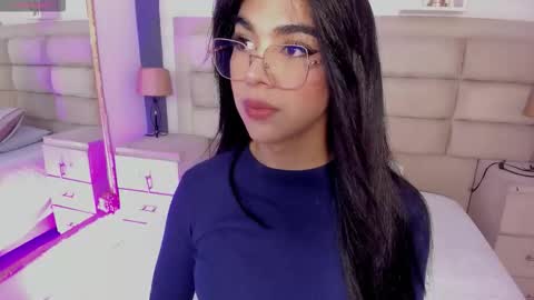 Snapshot of rosecassie chatting on 10.12.25 Rose online show from 10.12.25