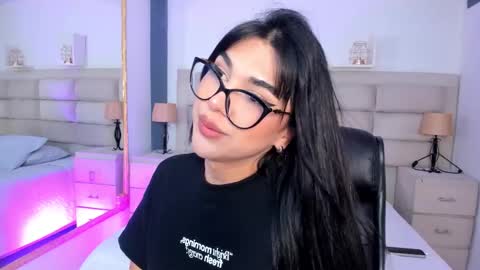 Snapshot of rosecassie chatting on 10.24.25 Rose online show from 10.24.25