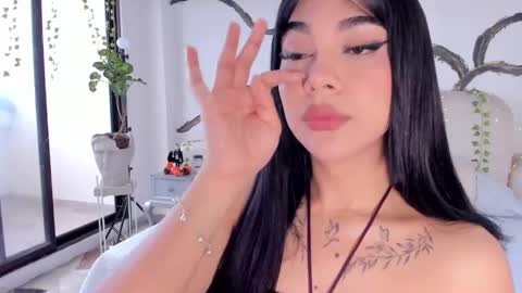 Snapshot of rosecassie chatting on 10.25.25 Rose online show from 10.25.25