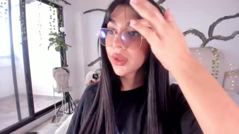 Snapshot of rosecassie chatting on 10.28.25 Rose online show from 10.28.25