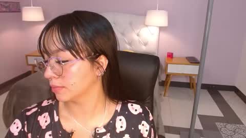 Snapshot of rosee20_ chatting on 10.16.25 sofia online show from 10.16.25
