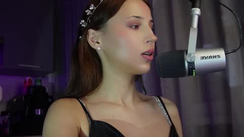 Snapshot of roseess_ chatting on 01.18.25 roseess_ online show from 01.18.25