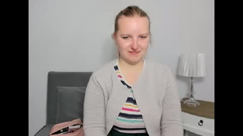 Snapshot of rosehypnotic chatting on 04.09.26 Rose online show from 04.09.26