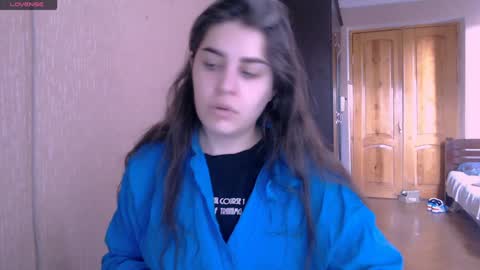 Snapshot of roselina_ chatting on 01.05.25 Rose online show from 01.05.25