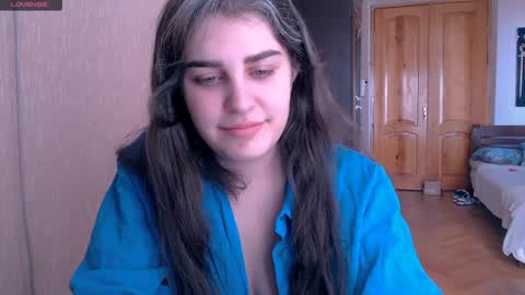 Snapshot of roselina_ chatting on 01.05.25 Rose online show from 01.05.25