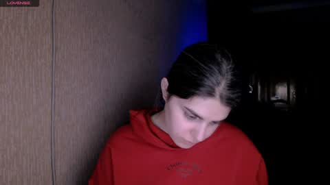 Snapshot of roselina_ chatting on 01.09.25 Rose online show from 01.09.25