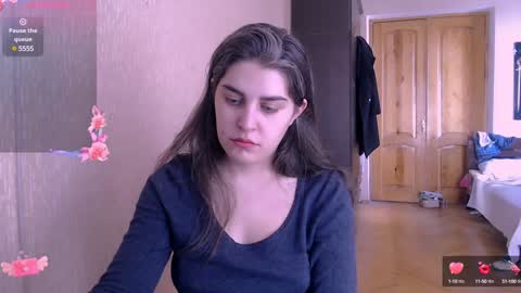 Snapshot of roselina_ chatting on 01.12.25 Rose online show from 01.12.25