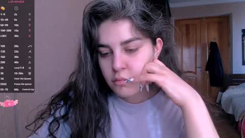 Snapshot of roselina_ chatting on 01.21.25 Rose online show from 01.21.25