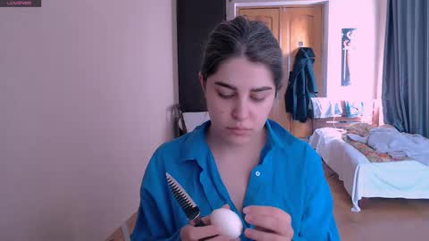 Snapshot of roselina_ chatting on 03.09.25 Rose online show from 03.09.25
