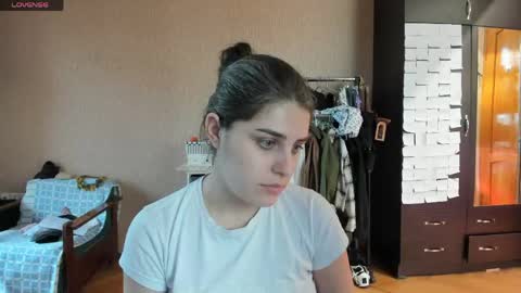 Snapshot of roselina_ chatting on 05.19.26 Rose online show from 05.19.26