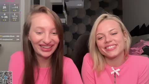 Sophie and Sarah online show from 04.18.26