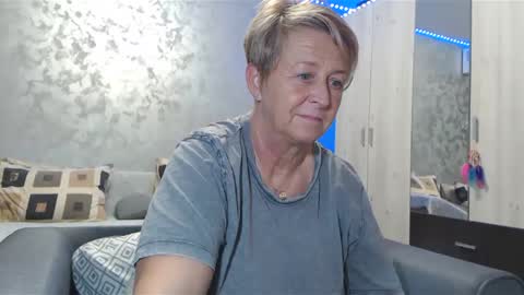 Lovepinklilly online show from 12.18.24