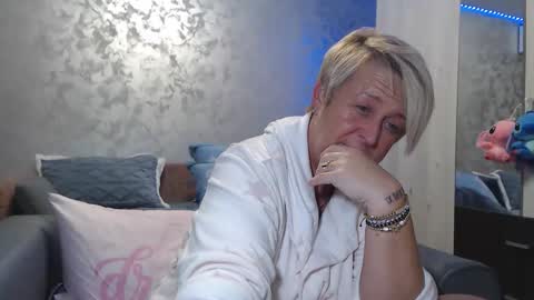 Lovepinklilly online show from 12.05.25