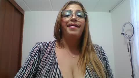 Snapshot of rossanalionheart chatting on 12.19.24 Rossana online show from 12.19.24