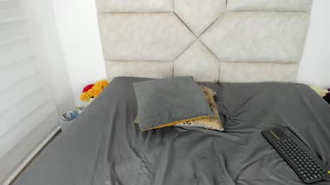 rosse_evans_3 online show from 10.24.25