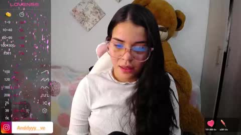 Snapshot of rossebunny25 chatting on 09.18.25 Rosse online show from 09.18.25