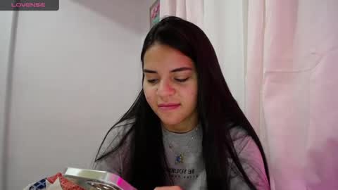 Snapshot of rossebunny25 chatting on 09.30.25 Rosse online show from 09.30.25