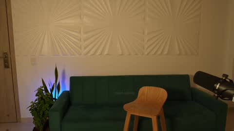 Snapshot of rosseyquiin chatting on 12.25.24 Rossey online show from 12.25.24