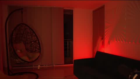 Snapshot of rosseyquiin chatting on 02.08.25 Rossey online show from 02.08.25