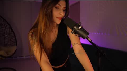 Snapshot of rosseyquiin chatting on 02.10.25 Rossey online show from 02.10.25